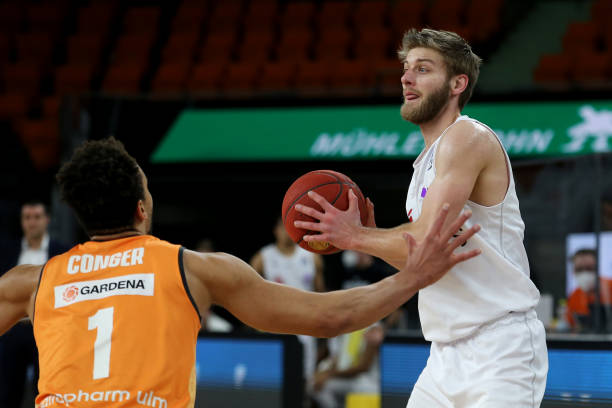 赛场经验的 赛场经验的