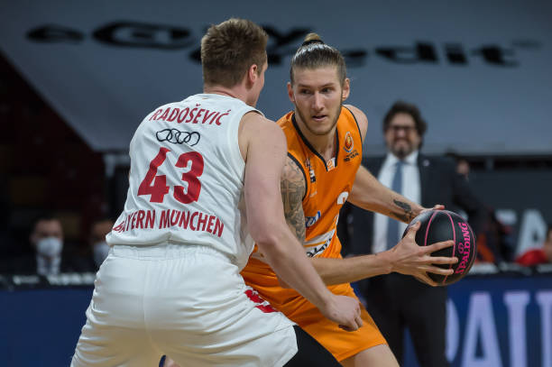 这位年轻的 这位年轻的